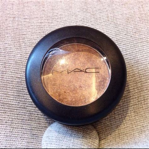 mac honesty eyeshadow.